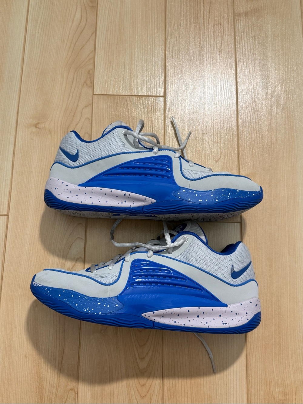 Nike KD 16 “Kentucky” pe